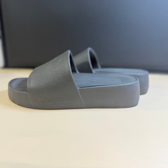 Yellow Box Women's Torrey‎ Flatform Sandal - Size 8 - Picture 4 of 5